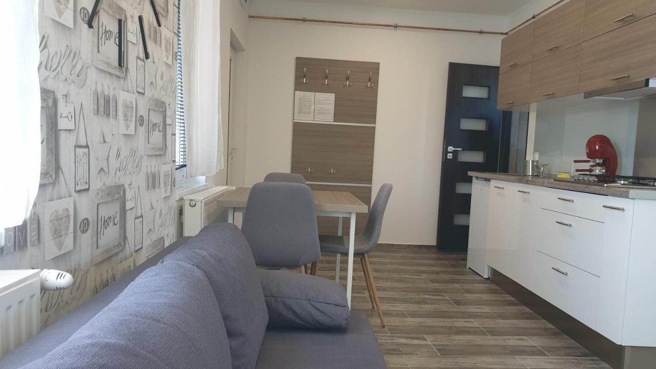 Bfg Apartman Appartamento Eger Esterno foto